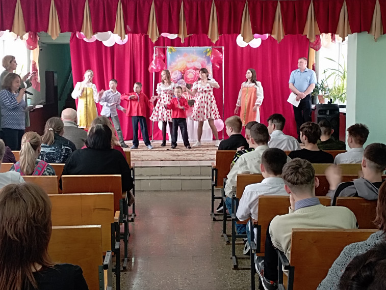 Праздничный концерт, посвященный Международному женскому дню 8 марта.
